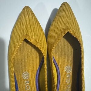 Yellow gold Rothy’s 9.5 point shoe